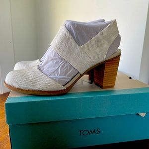 Toms Majorca Closed Toe Size 7.5